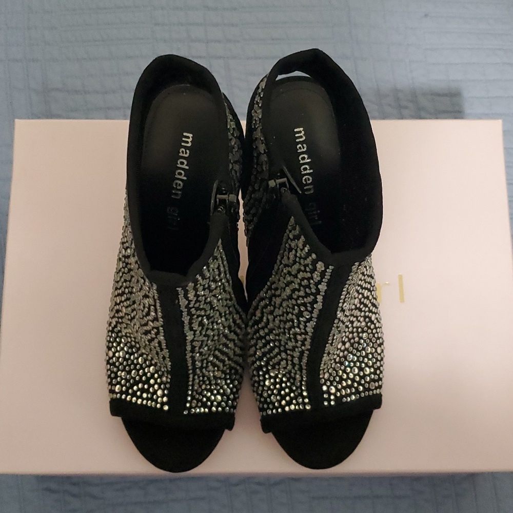 Heels - Picture 5 of 6
